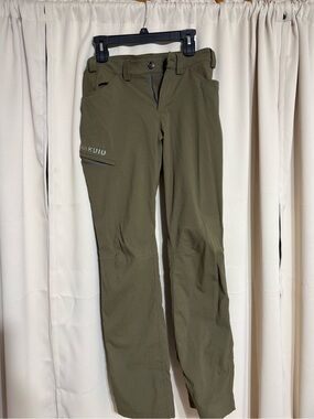Kuiu Men's switchback pants in bourbon